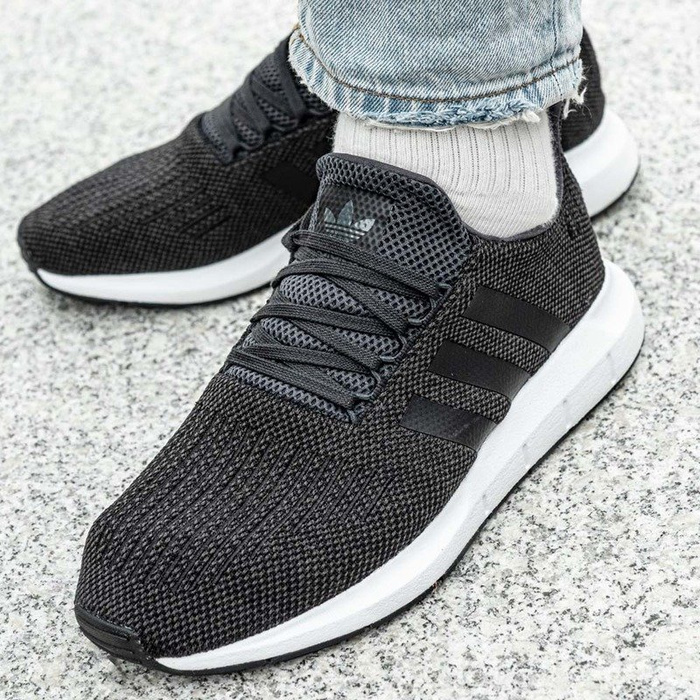 Adidas Swift Run (CQ2114)