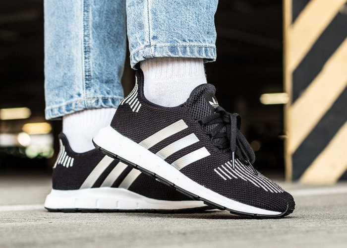 Adidas Swift Run (CQ2597)